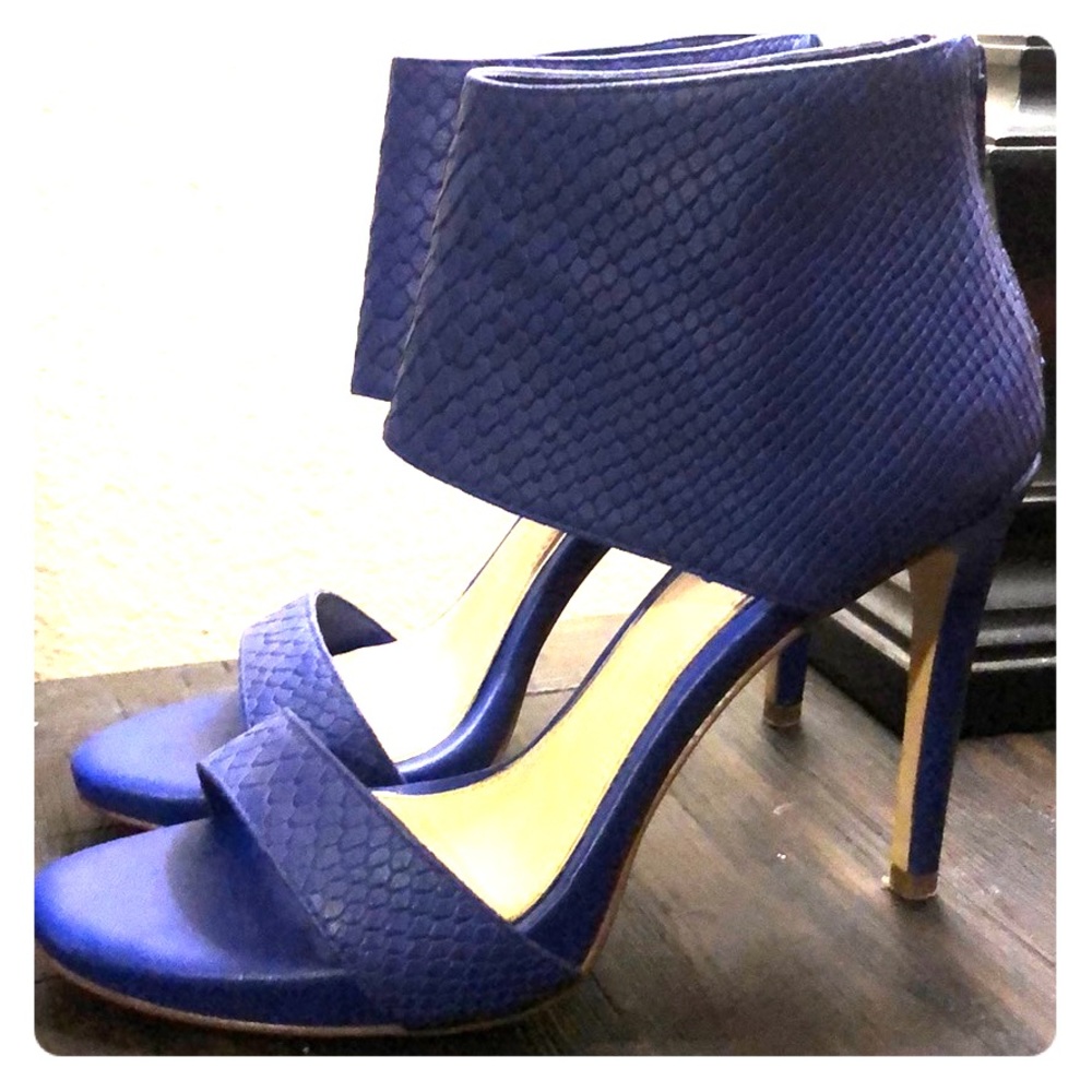 Gianni Bini Blue Snakeskin Heels